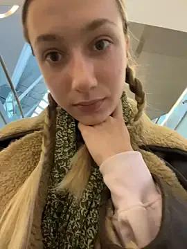 Sweet Lia__Love wants you to fuck her body now Lia__Love from StripChat